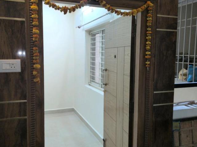 2 BHK Apartment in Kondapur for rent Hyderabad. The reference number is 20742935