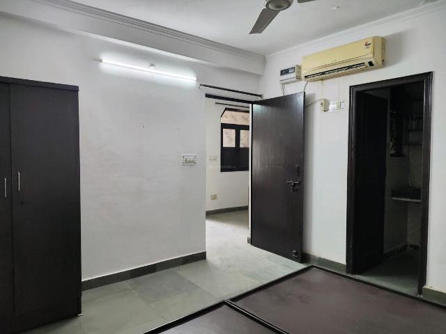 2 BHK Apartment in Katwaria Sarai for rent New Delhi. The reference number is 19995570