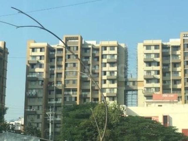 2 BHK Apartment in Kalpataru Nagar for rent Nashik. The reference number is 20480069
