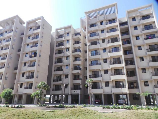 2 BHK Apartment in Kalyan West for resale Kalyan. The reference number is 20605304