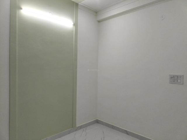 2 BHK Apartment in Kambakshpur for resale Noida. The reference number is 20167842