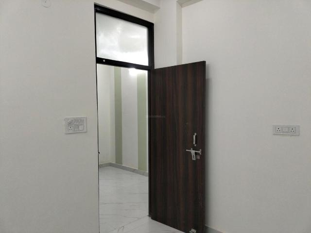2 BHK Apartment in Kambakshpur for resale Noida. The reference number is 20185199