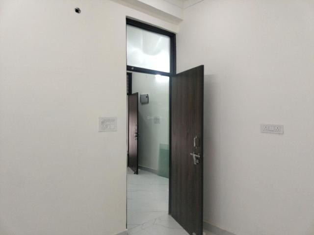 2 BHK Apartment in Kambakshpur for resale Noida. The reference number is 20695859