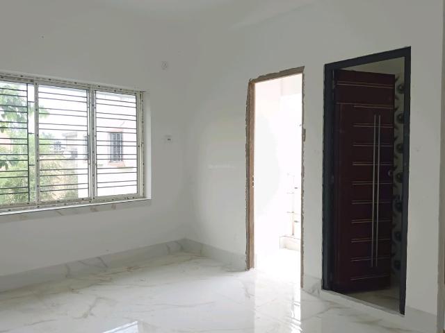 2 BHK Apartment in Kamdahari for resale Kolkata. The reference number is 20427927