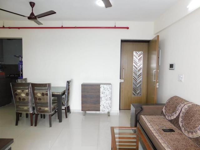 2 BHK Apartment in Kandivali East for rent Mumbai. The reference number is 19104359