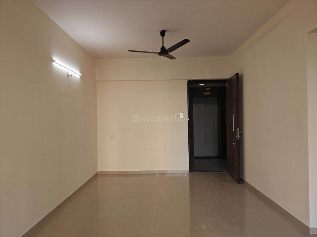 2 BHK Apartment in Kandivali East for rent Mumbai. The reference number is 19941796