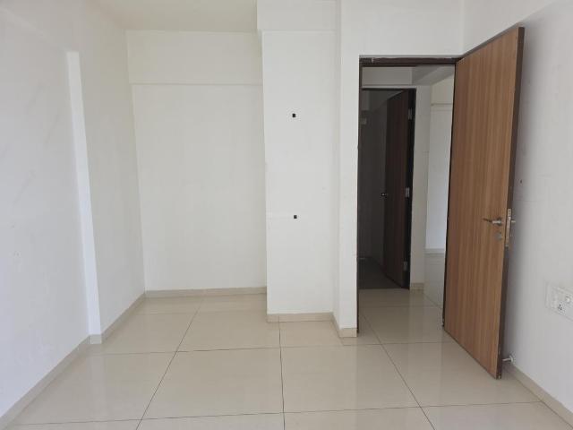 2 BHK Apartment in Kandivali East for rent Mumbai. The reference number is 20682117