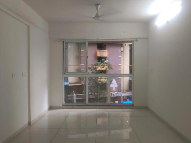 2 BHK Apartment in Kandivali East for rent Mumbai. The reference number is 20718742