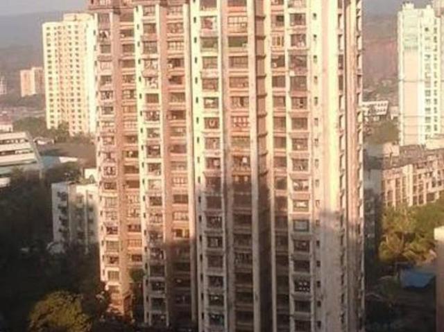 2 BHK Apartment in Kandivali East for resale Mumbai. The reference number is 18196943