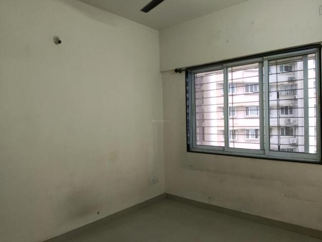 2 BHK Apartment in Kandivali East for resale Mumbai. The reference number is 10160244