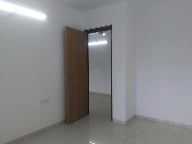 2 BHK Apartment in Kandivali East for resale Mumbai. The reference number is 15302246