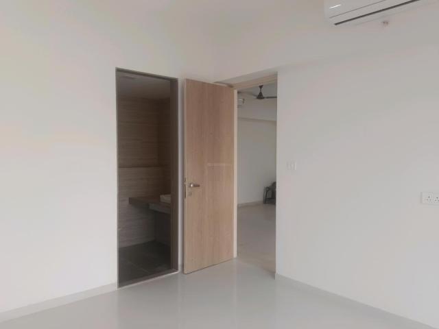 2 BHK Apartment in Kandivali East for resale Mumbai. The reference number is 15336579