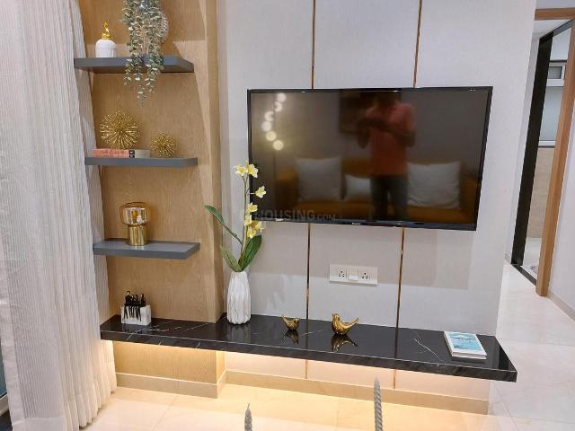 2 BHK Apartment in Kandivali East for resale Mumbai. The reference number is 16720201