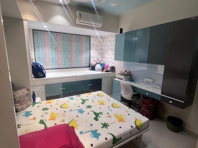 2 BHK Apartment in Kandivali East for resale Mumbai. The reference number is 17292123