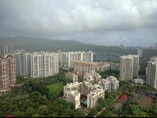 2 BHK Apartment in Kandivali East for resale Mumbai. The reference number is 18474367