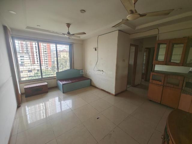 2 BHK Apartment in Kandivali East for resale Mumbai. The reference number is 18611083