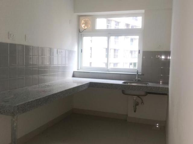 2 BHK Apartment in Kandivali East for resale Mumbai. The reference number is 18700343