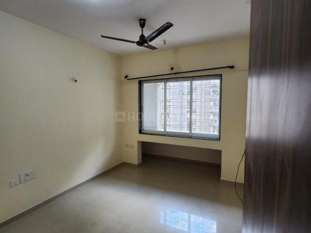 2 BHK Apartment in Kandivali East for resale Mumbai. The reference number is 19989352