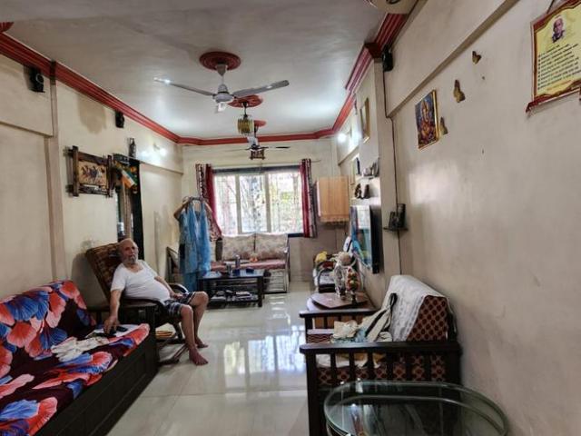 2 BHK Apartment in Kandivali East for resale Mumbai. The reference number is 19989384