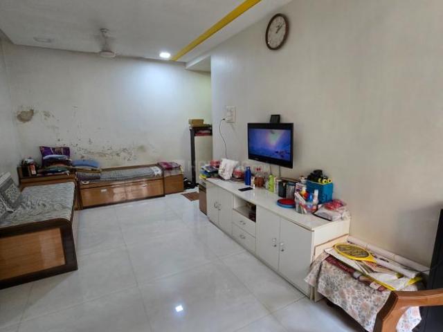 2 BHK Apartment in Kandivali East for resale Mumbai. The reference number is 19150214