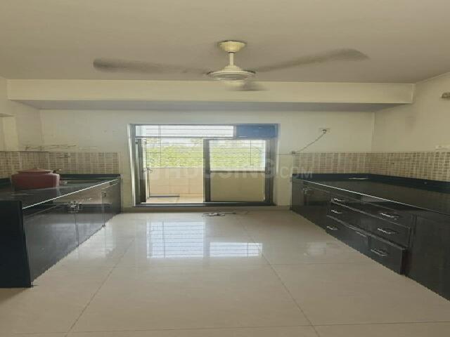 2 BHK Apartment in Kandivali East for resale Mumbai. The reference number is 19292208
