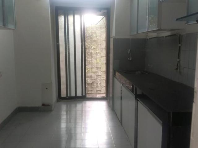 2 BHK Apartment in Kandivali East for resale Mumbai. The reference number is 20447238