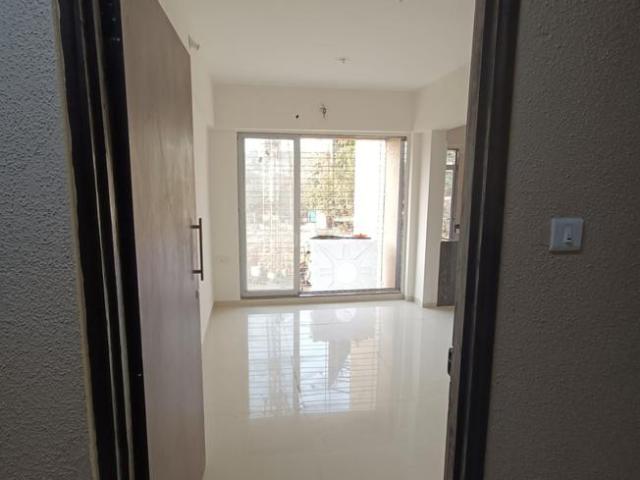 2 BHK Apartment in Kandivali East for resale Mumbai. The reference number is 20450090
