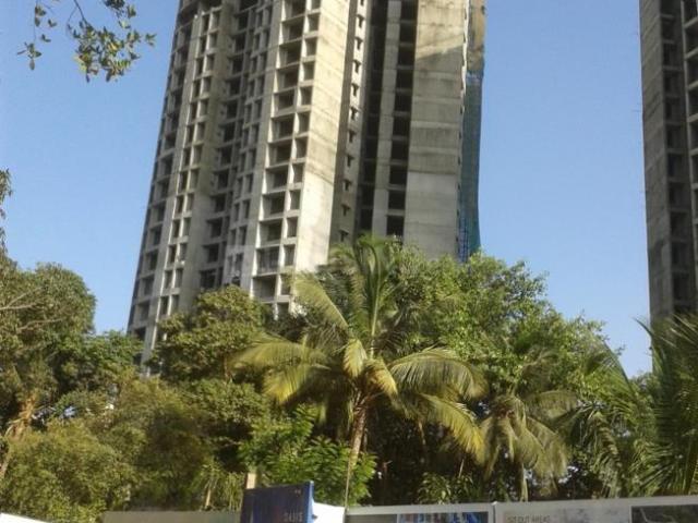 2 BHK Apartment in Kandivali East for resale Mumbai. The reference number is 20567782