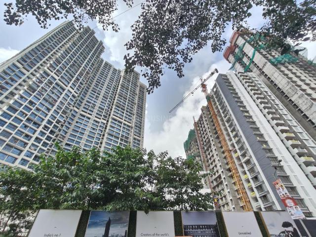 2 BHK Apartment in Kandivali East for resale Mumbai. The reference number is 20657617