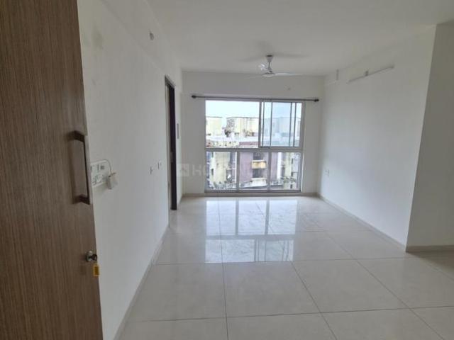 2 BHK Apartment in Kandivali East for resale Mumbai. The reference number is 20840129