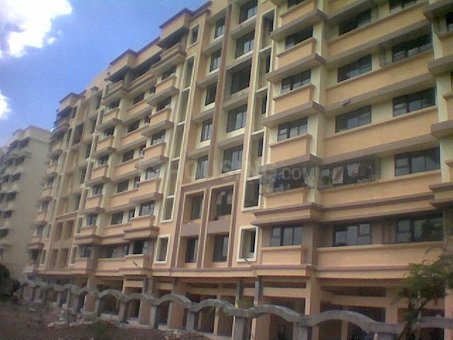 2 BHK Apartment in Kandivali East for resale Mumbai. The reference number is 20971689