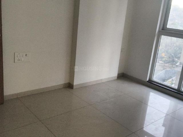 2 BHK Apartment in Kandivali East for resale Mumbai. The reference number is 20016950