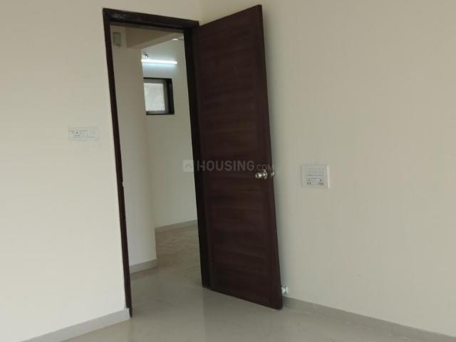 2 BHK Apartment in Kandivali East for resale Mumbai. The reference number is 20037249