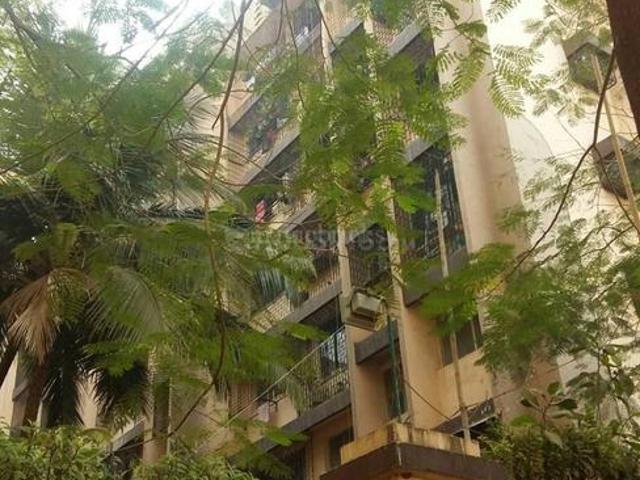 2 BHK Apartment in Kandivali East for resale Mumbai. The reference number is 20061178