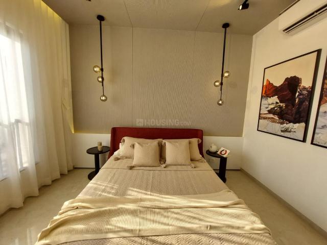 2 BHK Apartment in Kandivali East for resale Mumbai. The reference number is 20062880