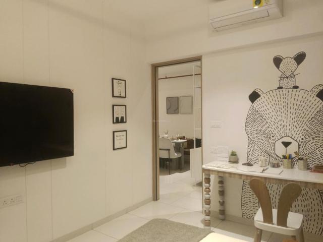 2 BHK Apartment in Kandivali East for resale Mumbai. The reference number is 20080294