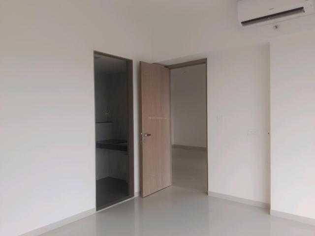 2 BHK Apartment in Kandivali East for resale Mumbai. The reference number is 20131332