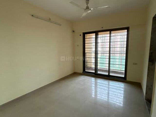2 BHK Apartment in Kandivali East for resale Mumbai. The reference number is 20277003