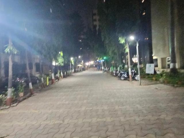 2 BHK Apartment in Kandivali East for resale Mumbai. The reference number is 20298543