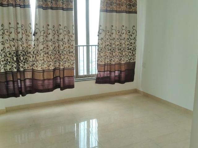 2 BHK Apartment in Kandivali East for resale Mumbai. The reference number is 20361450