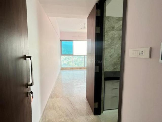 2 BHK Apartment in Kandivali East for resale Mumbai. The reference number is 20372729