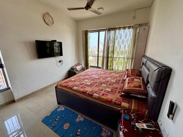 2 BHK Apartment in Kandivali East for resale Mumbai. The reference number is 20372022