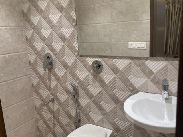 2 BHK Apartment in Kandivali East for resale Mumbai. The reference number is 8669540