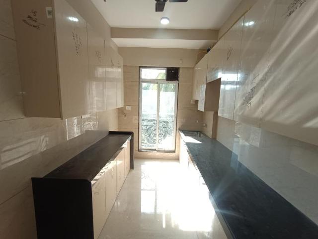 2 BHK Apartment in Kandivali West for rent Mumbai. The reference number is 20023181