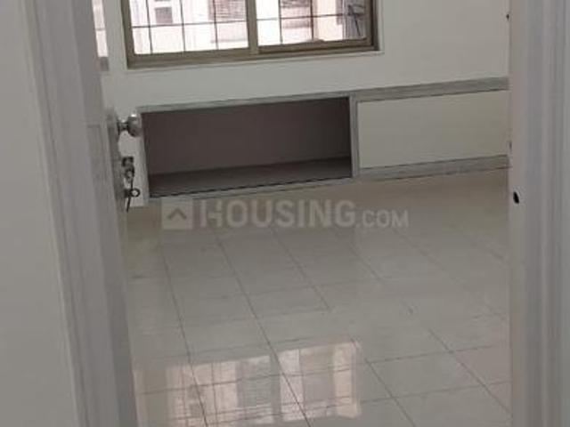 2 BHK Apartment in Kandivali West for resale Mumbai. The reference number is 16794732