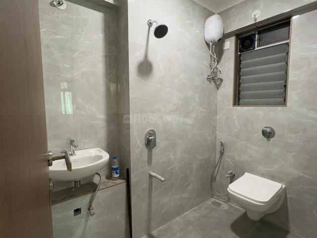 2 BHK Apartment in Kandivali West for resale Mumbai. The reference number is 18987863