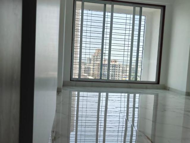 2 BHK Apartment in Kandivali West for resale Mumbai. The reference number is 14630356