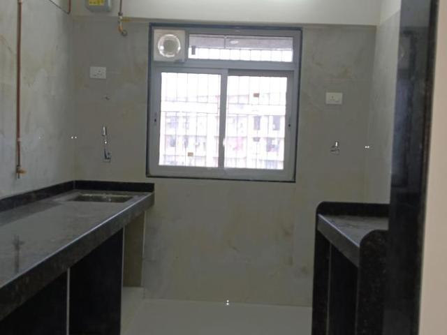 2 BHK Apartment in Kandivali West for resale Mumbai. The reference number is 14877852