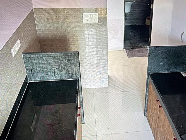 2 BHK Apartment in Kandivali West for resale Mumbai. The reference number is 17673169