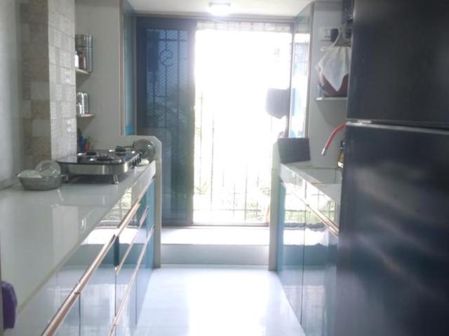2 BHK Apartment in Kandivali West for resale Mumbai. The reference number is 17743433